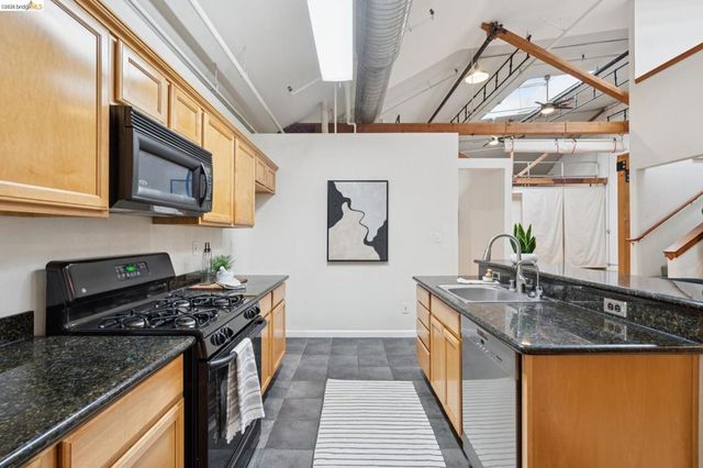 530 E 8Th St 207, Oakland, CA 94606