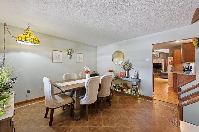 708 E 34th Ave, Winfield, KS 67156