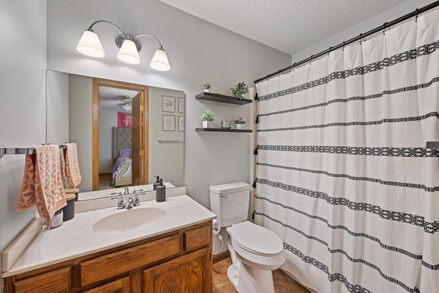 708 E 34th Ave, Winfield, KS 67156