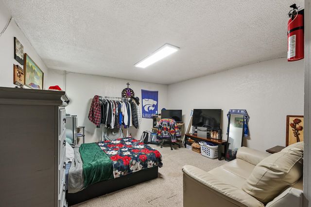 708 E 34th Ave, Winfield, KS 67156