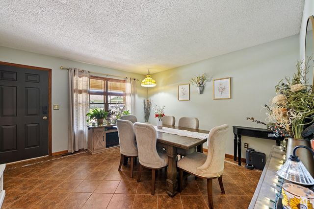 708 E 34th Ave, Winfield, KS 67156