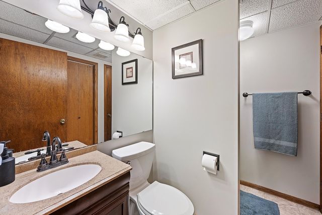 708 E 34th Ave, Winfield, KS 67156