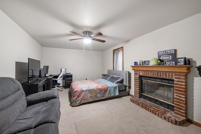 708 E 34th Ave, Winfield, KS 67156