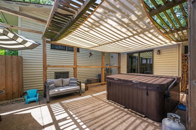 708 E 34th Ave, Winfield, KS 67156