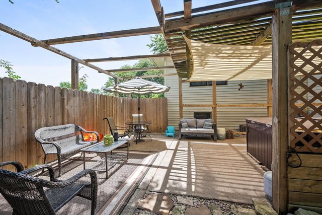 708 E 34th Ave, Winfield, KS 67156