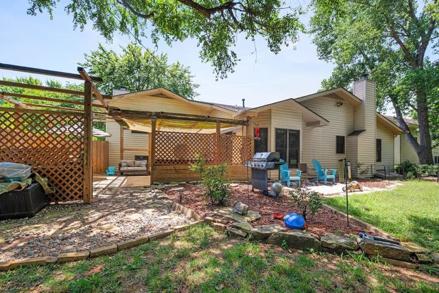 708 E 34th Ave, Winfield, KS 67156