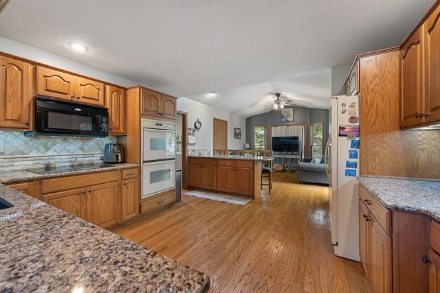 708 E 34th Ave, Winfield, KS 67156