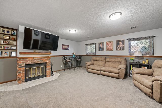 708 E 34th Ave, Winfield, KS 67156