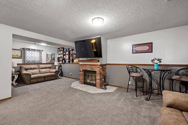 708 E 34th Ave, Winfield, KS 67156