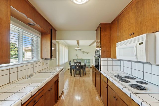 826 Maplewood, Lodi, CA 95240