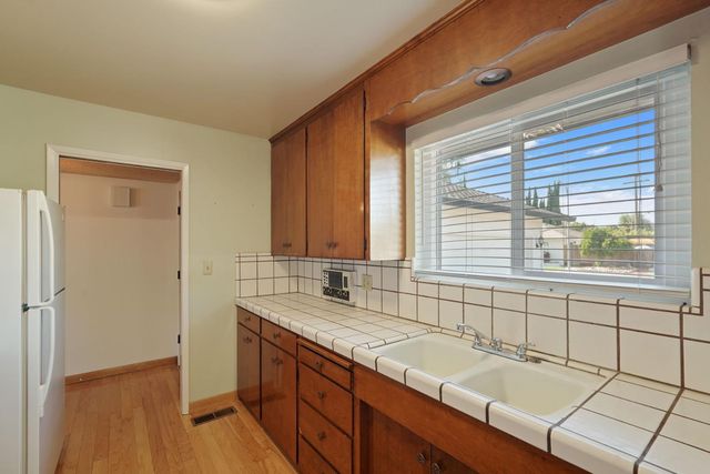 826 Maplewood, Lodi, CA 95240
