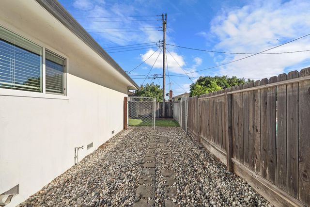 826 Maplewood, Lodi, CA 95240