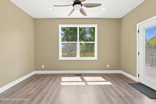 5700 Old Floydsburg Rd, Crestwood, KY 40014