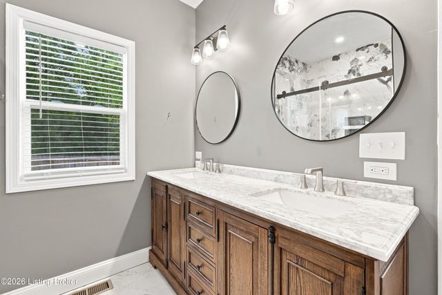 5700 Old Floydsburg Rd, Crestwood, KY 40014