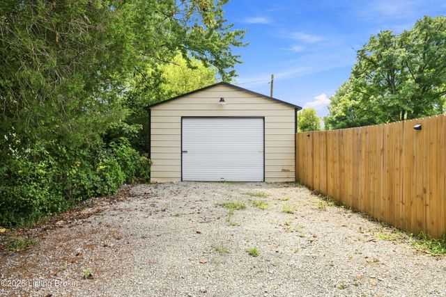 5700 Old Floydsburg Rd, Crestwood, KY 40014