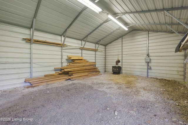 5700 Old Floydsburg Rd, Crestwood, KY 40014