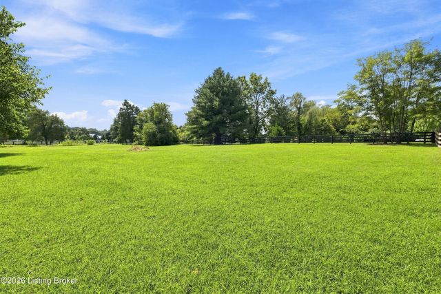 5700 Old Floydsburg Rd, Crestwood, KY 40014