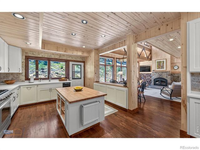 942 Spruce Drive, Lyons, CO 80540