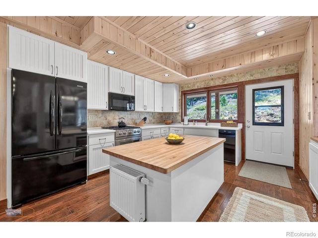 942 Spruce Drive, Lyons, CO 80540