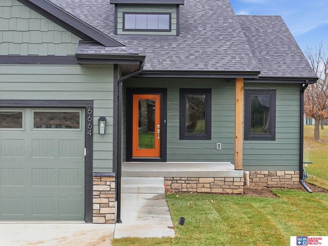 6664 Shadow Ridge Place, Columbus, NE 68601
