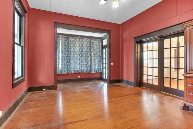 1104 E Houston Avenue, Crockett, TX 75835
