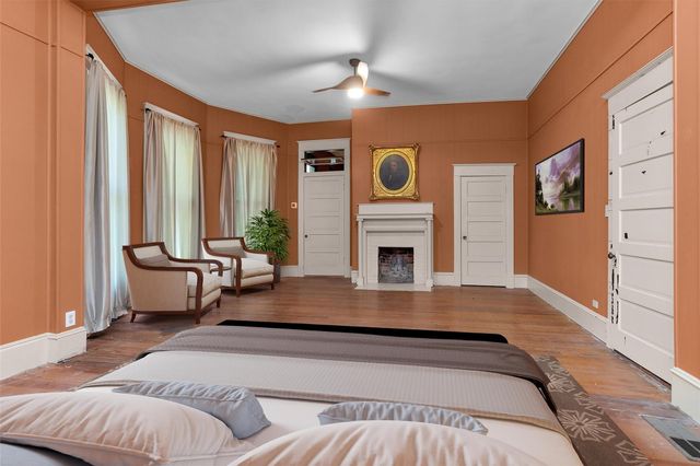 1104 E Houston Avenue, Crockett, TX 75835