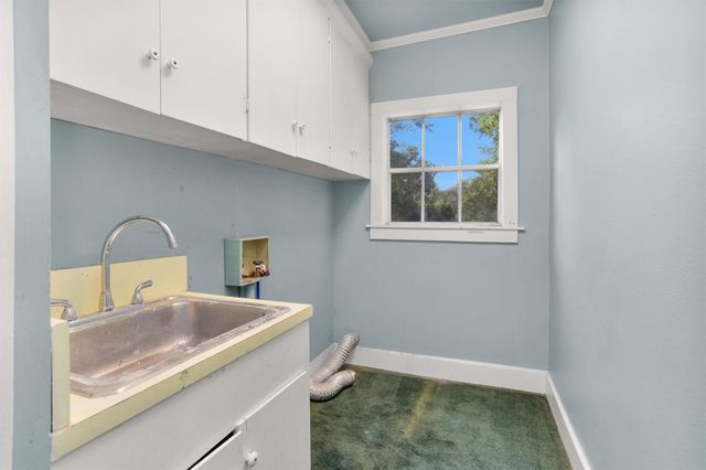 1104 E Houston Avenue, Crockett, TX 75835