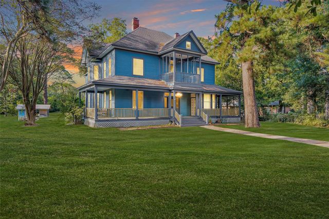 1104 E Houston Avenue, Crockett, TX 75835