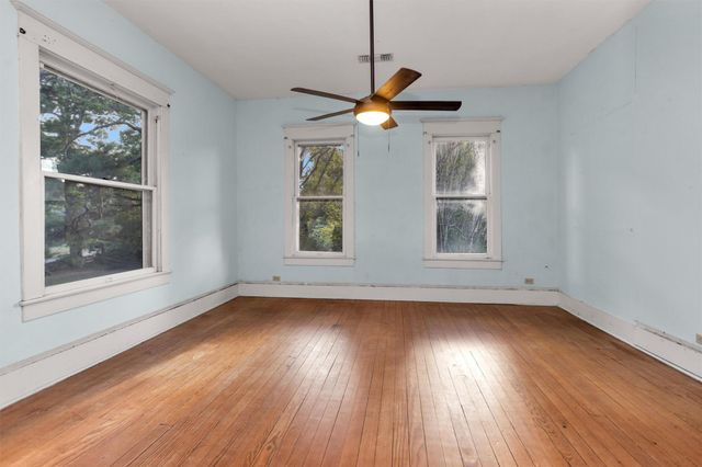 1104 E Houston Avenue, Crockett, TX 75835