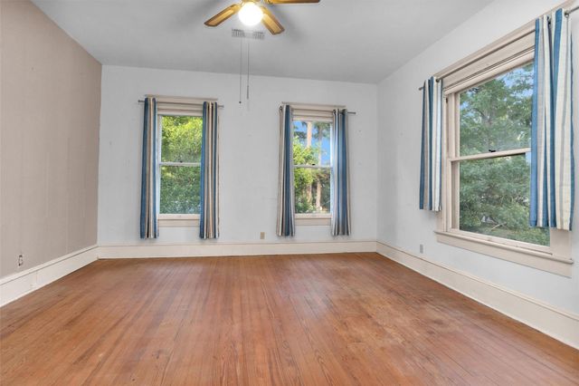 1104 E Houston Avenue, Crockett, TX 75835