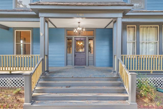 1104 E Houston Avenue, Crockett, TX 75835