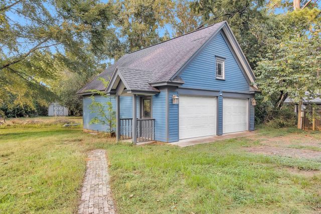 1104 E Houston Avenue, Crockett, TX 75835