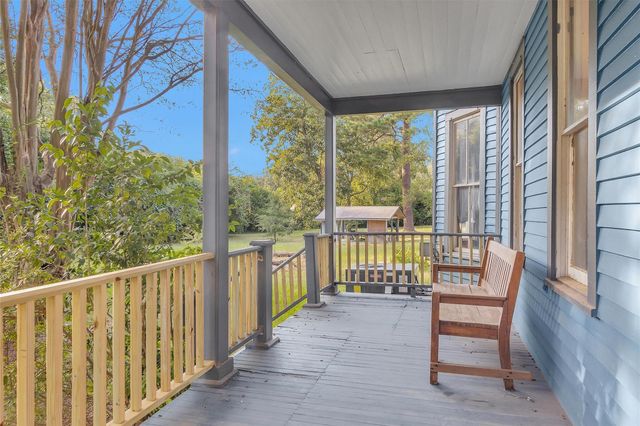 1104 E Houston Avenue, Crockett, TX 75835