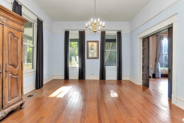 1104 E Houston Avenue, Crockett, TX 75835