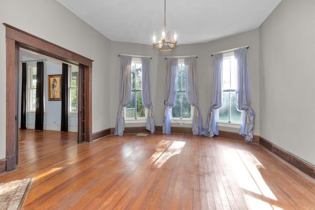 1104 E Houston Avenue, Crockett, TX 75835