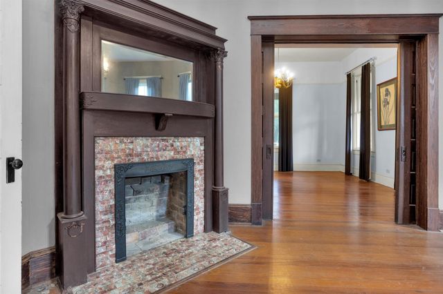1104 E Houston Avenue, Crockett, TX 75835