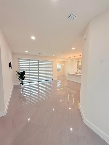 7181 VILLAMAR Way, Lake Worth, FL 33463