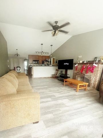 203 Hudson Avenue, Nampa, ID 83651