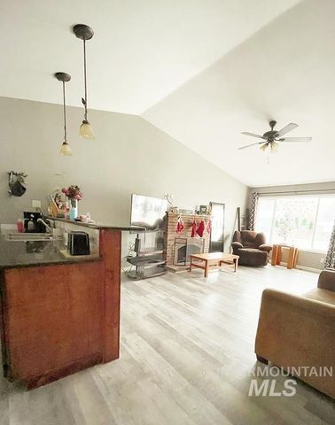 203 Hudson Avenue, Nampa, ID 83651