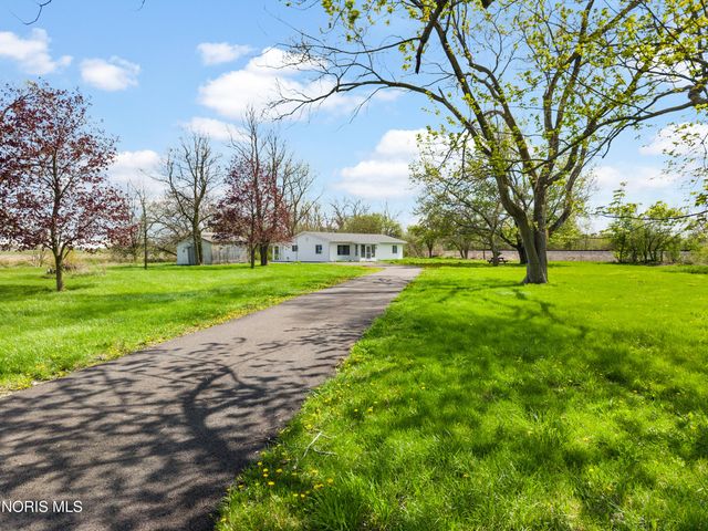 2861 Latcha Road, Millbury, OH 43447