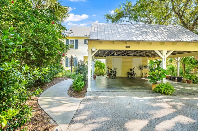 1300 Palmetto Court 109, Vero Beach, FL 32963