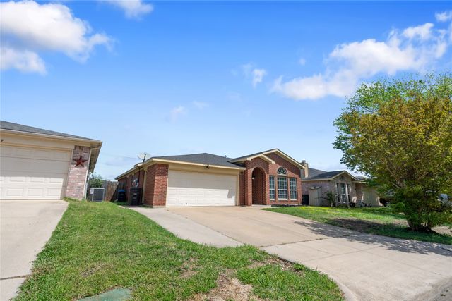 7953 Gardengate Lane, Fort Worth, TX 76137