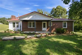 3123 Castle Avenue, Hickory, NC 28601