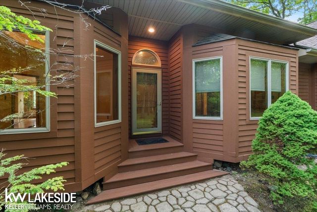 1455 Oak Ridge Road, Oxford, MI 48371