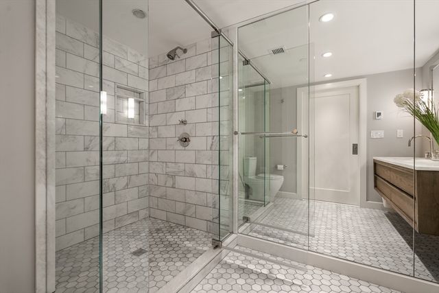 975 Memorial Drive 211, Cambridge, MA 02138