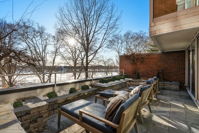 975 Memorial Drive 211, Cambridge, MA 02138