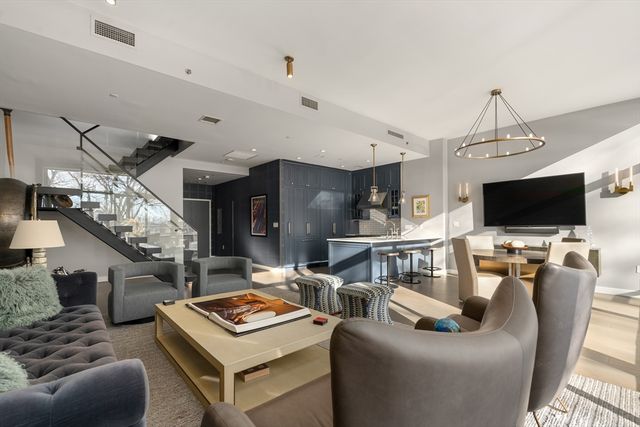 975 Memorial Drive 211, Cambridge, MA 02138