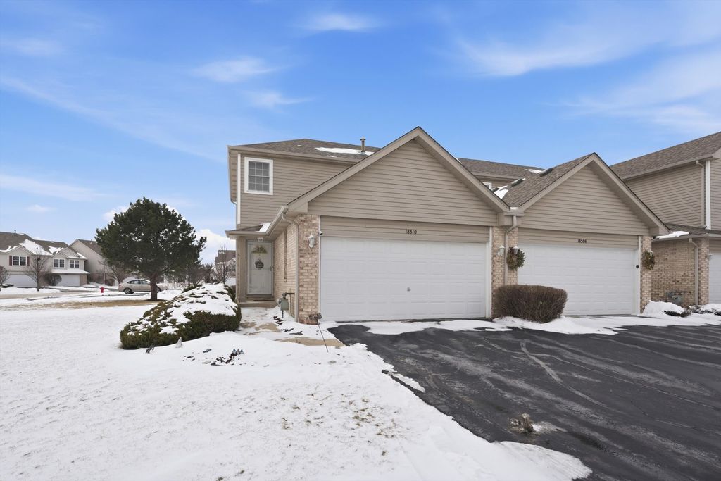 18510 BELLAGIO Circle 18510, Tinley Park, IL 60477
