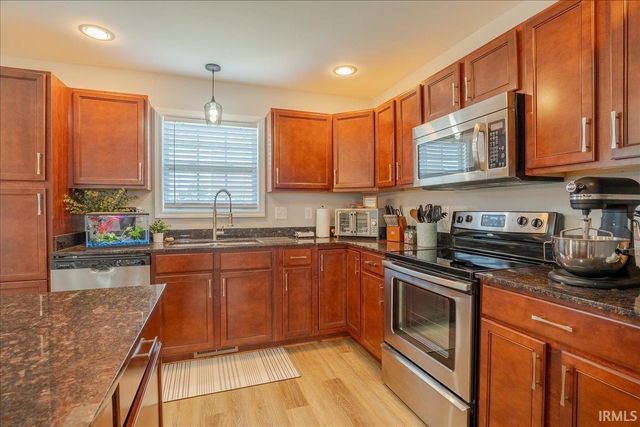 1852 Sandal Way, Newburgh, IN 47630