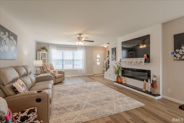 1852 Sandal Way, Newburgh, IN 47630